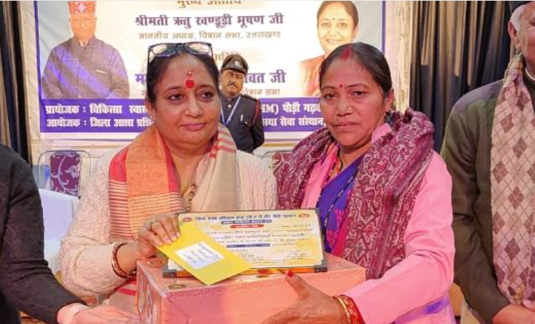 विधानसभा अध्यक्ष ऋतु खण्डूडी ने उत्कृष्ट कार्य करने वालीं आशा कार्यकत्री को किया सम्मानित विधानसभा अध्यक्ष ऋतु खण्डूडी ने उत्कृष्ट कार्य करने वालीं आशा कार्यकत्री को किया सम्मानित