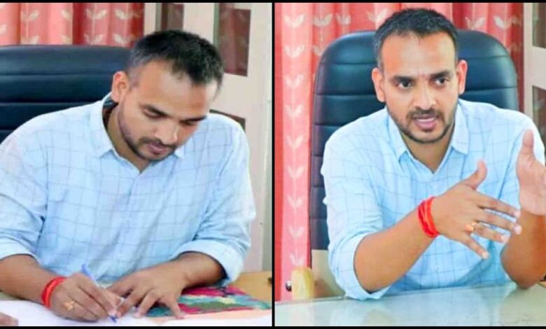 अस्पताल में नहीं था रेडियोलॉजिस्ट, DM ने खुद किया 132 महिलाओं का अल्ट्रासाउंड अस्पताल में नहीं था रेडियोलॉजिस्ट, DM ने खुद किया 132 महिलाओं का अल्ट्रासाउंड