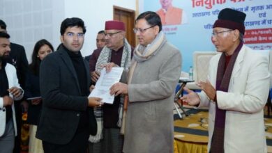 Uttarakhand: मुख्यमंत्री धामी ने 16 महिलाओं को निःशुल्क प्रशिक्षण के बाद दिए ड्राइविंग लाइसेंस