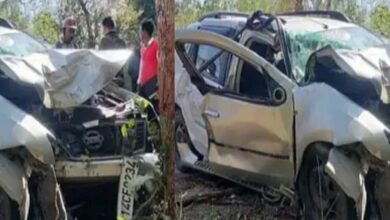 Uttarakhand: यहां पेड से टकराई कार, बुआ और भतीजे की दर्दनाक मौत