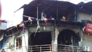 पलटन बाजार में गारमेंट्स की दूकान में लगी आग