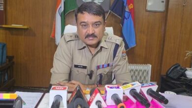 डूंगा गांव में हुई घटना में वांछित अभियुक्त पुलिस मुठभेड में घायल 