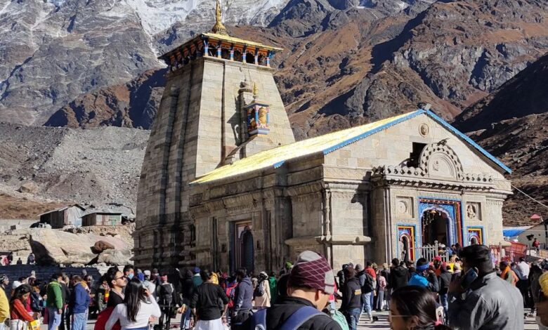 केदारनाथ में शुरू हो गए गर्भगृह से दर्शन केदारनाथ में शुरू हो गए गर्भगृह से दर्शन