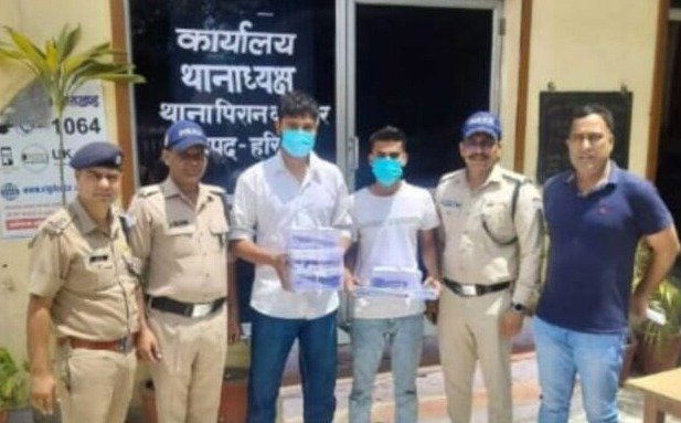 पुलिस ने किया अवैध हथियारों के दो सप्लायर को गिरफ्तार पुलिस ने किया अवैध हथियारों के दो सप्लायर को गिरफ्तार