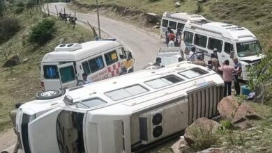 तीर्थयात्रियों का वाहन दुर्घटनाग्रस्त, हाईवे के पास हुए ब्रेक फेल
