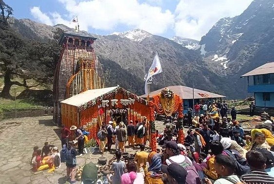 श्रद्धालुओ के दर्शनार्थ खुले द्वितीय भगवान मद्महेश्वर मंदिर के कपाट