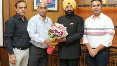 राज्यपाल को दी नशा मुक्ति के लिये किए जा रहे प्रयासों की जानकारी