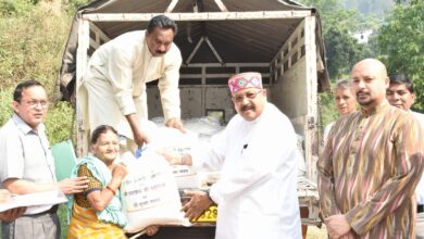 महाराज ने वितरित की आपदा प्रभावित परिवारों को राहत सामग्री