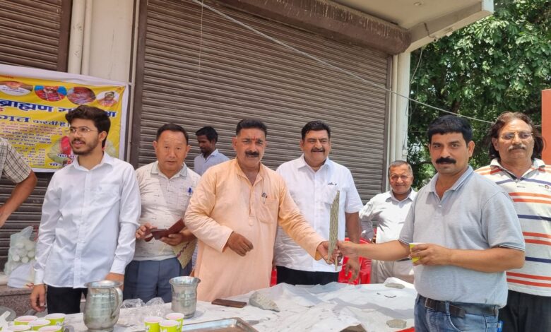 अखिल भारतीय ब्राह्मण महासभा ने किया छबील का आयोजन अखिल भारतीय ब्राह्मण महासभा ने किया छबील का आयोजन