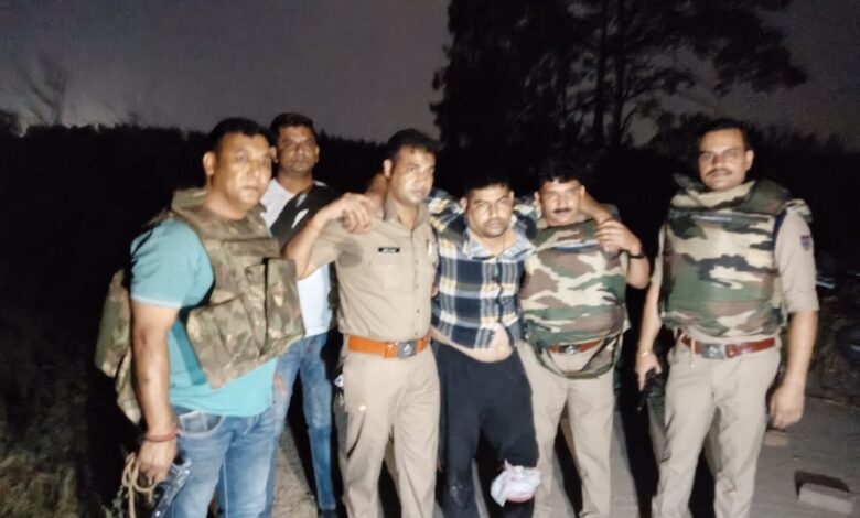 पुलिस मुठभेड़ में दो बदमाश घायल पुलिस मुठभेड़ में दो बदमाश घायल