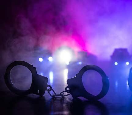 दोस्तों के साथ मिलकर फैलाई थी दहशत, तमंचा और कारतूस बरामद दोस्तों के साथ मिलकर फैलाई थी दहशत, तमंचा और कारतूस बरामद