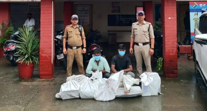 क्रैश बैरियर से लोहा चोरी करने वाले दो गिरफ्तार, माल बरामद क्रैश बैरियर से लोहा चोरी करने वाले दो गिरफ्तार, माल बरामद