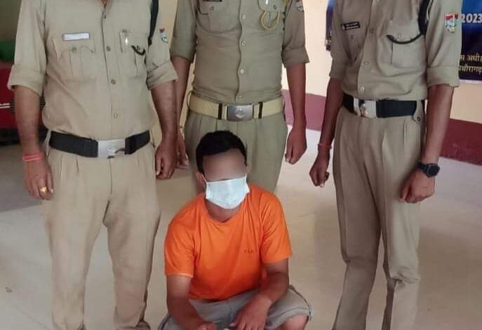 3 लाख रुपये की कीड़ा जड़ी सहित व्यक्ति गिरफतार 3 लाख रुपये की कीड़ा जड़ी सहित व्यक्ति गिरफतार