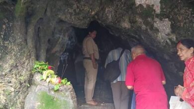 कोटेश्वर महादेव मंदिर में जलाभिषेक
