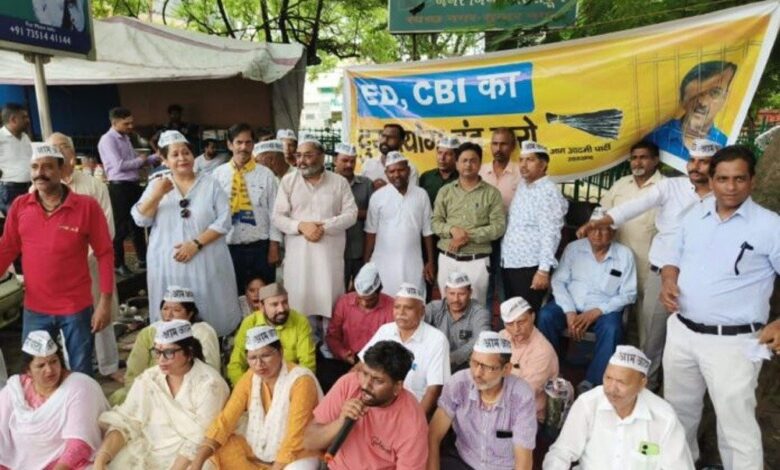 आप कार्यकर्ताओं ने दिया राजधानी दून मे धरना