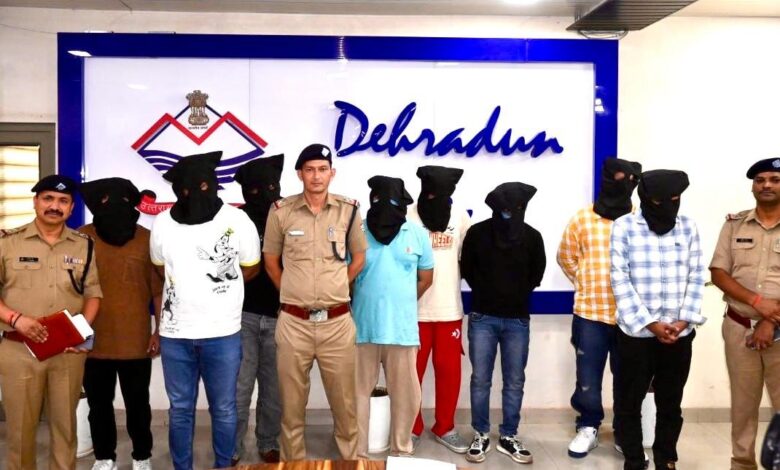 दून पुलिस ने मारी अवैध कॉल सेन्टर ग्लोबल टेक एनर्जी सॉल्यूशन पर दबिश दून पुलिस ने मारी अवैध कॉल सेन्टर ग्लोबल टेक एनर्जी सॉल्यूशन पर दबिश