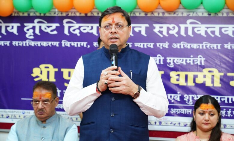 मुख्यमंत्री ने केक काटकर बच्चों के साथ मनाया जन्मदिन मुख्यमंत्री ने केक काटकर बच्चों के साथ मनाया जन्मदिन