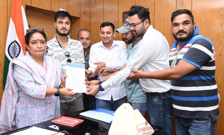 उत्तराखंड जल संस्थान संविदा श्रमिक संघ के पदाधिकारियाें ने की विधानसभा अध्यक्ष से मुलाकात उत्तराखंड जल संस्थान संविदा श्रमिक संघ के पदाधिकारियाें ने की विधानसभा अध्यक्ष से मुलाकात