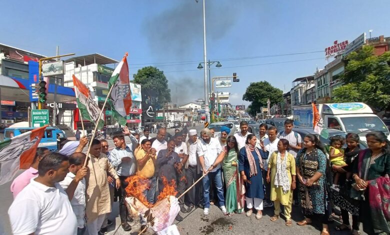 टाटा मैजिक में युवती से सामूहिक दुष्कर्म मामला : भाजपा सरकार का पुतला फूंका टाटा मैजिक में युवती से सामूहिक दुष्कर्म मामला : भाजपा सरकार का पुतला फूंका