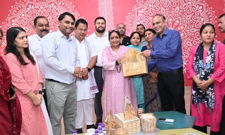 स्थानीय संसाधनो के उपयोग से उधमिता को मिलेगा बढ़ावा : ऋतु खण्डूडी भूषण स्थानीय संसाधनो के उपयोग से उधमिता को मिलेगा बढ़ावा : ऋतु खण्डूडी भूषण
