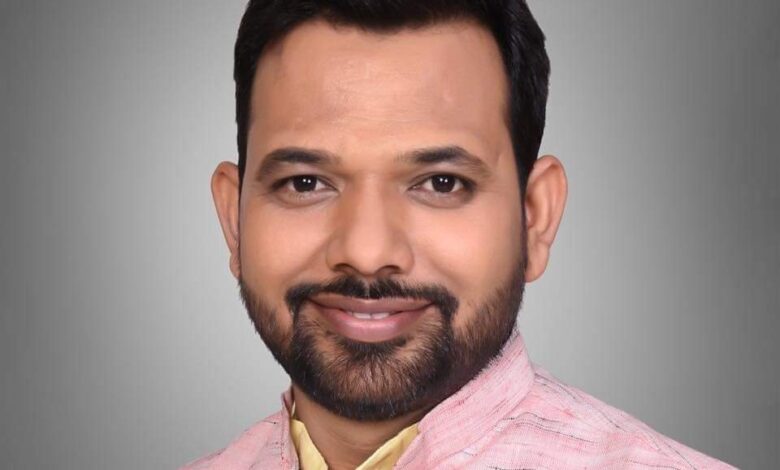 घोटाले के दोषियों को बचाने का प्रयास कर रही सरकार : संदीप