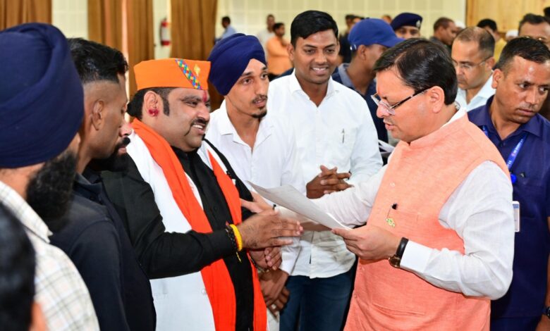 मुख्यमंत्री ने जनता मिलन कार्यक्रम में किया प्रतिभाग, सुनी जनसमस्याएँ