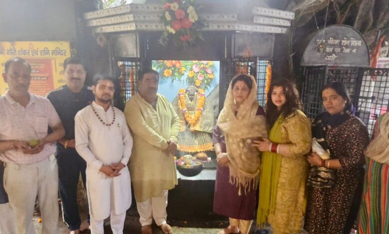 शिव सैनिकों ने की श्री शनि देव महाराज की पूजा अर्चना शिव सैनिकों ने की श्री शनि देव महाराज की पूजा अर्चना