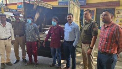 शराब तस्करी कर रहे दो पुलिस गिरफ्त मे
