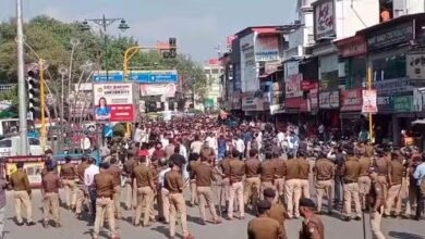 छात्रों का हंगामा : जुलूस निकाला, फूंका कैबिनेट मंत्री का पुतला