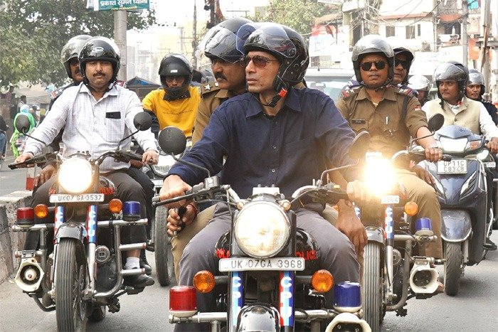 जनमानस की समस्या देखने सड़क पर दुपहिया वाहन से निकले डीएम, जनमानस की समस्या देखने सड़क पर दुपहिया वाहन से निकले डीएम,