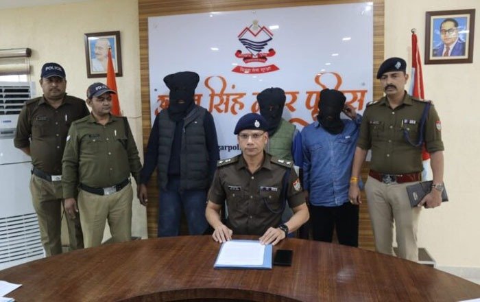लापता ऑटो चालक की हत्या का खुलासा, पत्नी सहित चार गिरफ्तार लापता ऑटो चालक की हत्या का खुलासा, पत्नी सहित चार गिरफ्तार