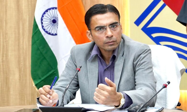 मरीजों की समझें पीड़ा, सरकारी चिकित्सालयों में अनावश्यक रेफरल स्वीकार नहीः डीएम मरीजों की समझें पीड़ा, सरकारी चिकित्सालयों में अनावश्यक रेफरल स्वीकार नहीः डीएम