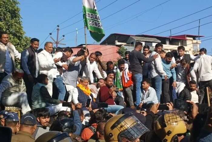 नशे के खिलाफ कांग्रेसियों का सचिवालय कूच, गिरफ्तार