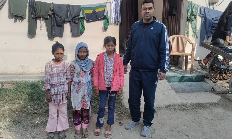 स्कूल की छत का प्लास्टर गिरने की घटना पर मुख्य शिक्षा अधिकारी तथा खंड शिक्षा अधिकारी को दिया शोकॉज