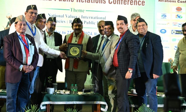 उत्तराखंड की ब्रह्म कमल टोपी रायपुर छत्तीसगढ़ में आयोजित जनसंपर्क के महाकुंभ में बनी आकर्षण का केंद्र उत्तराखंड की ब्रह्म कमल टोपी रायपुर छत्तीसगढ़ में आयोजित जनसंपर्क के महाकुंभ में बनी आकर्षण का केंद्र