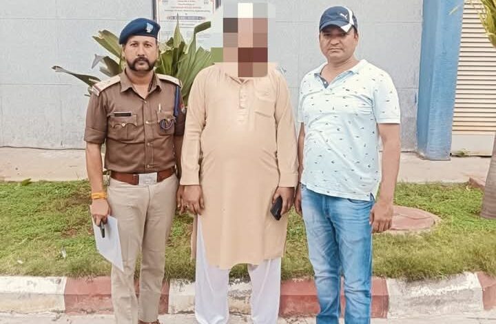 पुलिस ने ढूंढ निकाला बीस हजार रुपये का ईनामी पुलिस ने ढूंढ निकाला बीस हजार रुपये का ईनामी