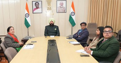 शोध कार्य की प्रगति पर प्रस्तुतीकरण दिया