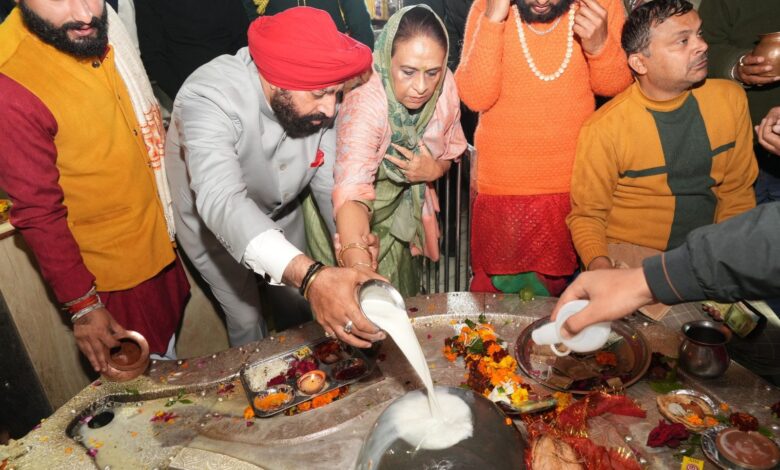 राज्यपाल ने की नव वर्ष पर टपकेश्वर महादेव मंदिर में पूजा-अर्चना राज्यपाल ने की नव वर्ष पर टपकेश्वर महादेव मंदिर में पूजा-अर्चना