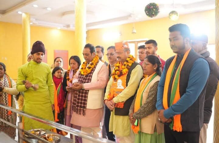 भाजपा विधायक ने किया जनसंपर्क भाजपा विधायक ने किया जनसंपर्क