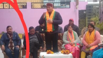मुख्यमंत्री क़े मीडिया को ऑर्डिनेटर भाजपा क़े लिए मांग रहे वोट