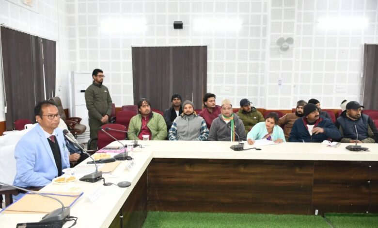 प्रेक्षक ने की राजनैतिक दलों के प्रत्याशियों के साथ बैठक प्रेक्षक ने की राजनैतिक दलों के प्रत्याशियों के साथ बैठक