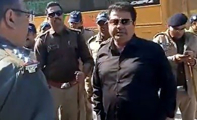 बैठक में भाग लेने जा रहे खानपुर विधायक उमेश कुमार को पुलिस ने लिया हिरासत में बैठक में भाग लेने जा रहे खानपुर विधायक उमेश कुमार को पुलिस ने लिया हिरासत में