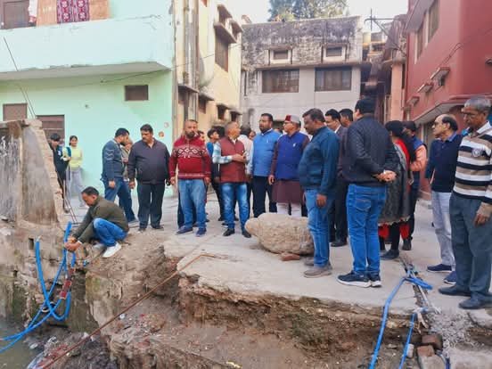 विधायक खजान दास ने किया नाले निर्माण कार्य का निरीक्षण विधायक खजान दास ने किया नाले निर्माण कार्य का निरीक्षण