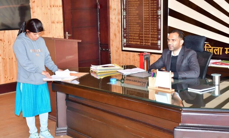 जिलाधिकारी ने बीएसएनएल की लचर संचार व्यवस्था पर जताई कड़ी नाराजगी जिलाधिकारी ने बीएसएनएल की लचर संचार व्यवस्था पर जताई कड़ी नाराजगी