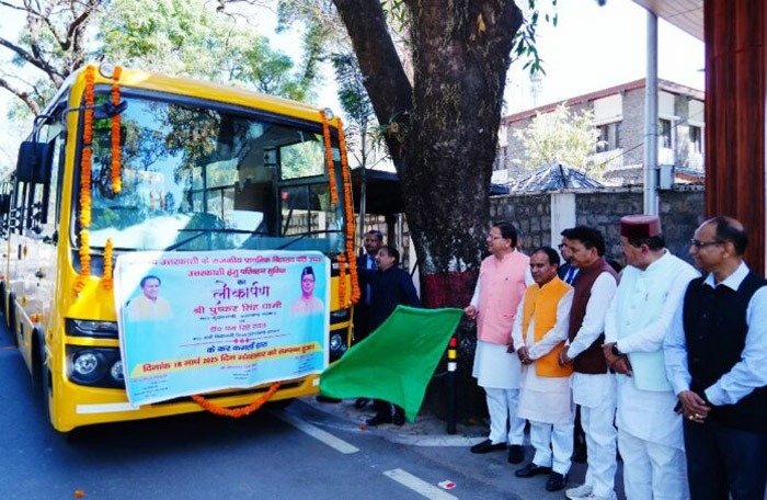 सीएम ने कलस्टर विद्यालयों में 15 बसों का फ्लैग ऑफ किया सीएम ने कलस्टर विद्यालयों में 15 बसों का फ्लैग ऑफ किया