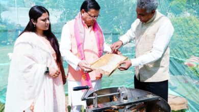 मुख्यमंत्री आवास परिसर में किया गया शहद निष्कासन कार्य