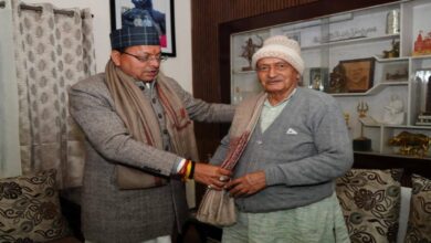 Uttarakhand News: सीएम धामी ने पद्म भूषण चयन पर भगत सिंह कोश्यारी से की मुलाकात, पद्म पुरस्कार के लिए दी बधाई, कहा- गौरवान्वित हुआ उत्तराखंड….