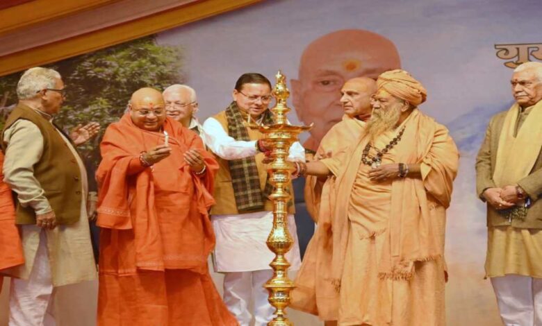 Uttarakhand News: हरिद्वार में संत सम्मेलन में शामिल हुए मुख्यमंत्री पुष्कर सिंह धामी — कहा, संत-महात्मा राष्ट्र और संस्कृति की जीवंत चेतना के प्रतीक…..