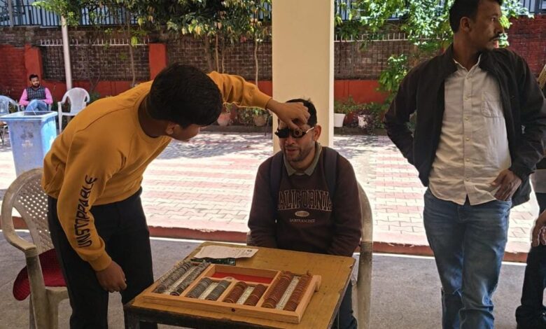 प्रेस क्लब ने लगाया नेत्र स्वास्थ्य शिविर, 100 से अधिक लोगों ने कराई जांच प्रेस क्लब ने लगाया नेत्र स्वास्थ्य शिविर, 100 से अधिक लोगों ने कराई जांच
