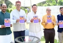 मुख्यमंत्री पुष्कर सिंह धामी ने ‘नायक से जन नायक’ पंचांग टेबल कैलेंडर का किया विमोचन